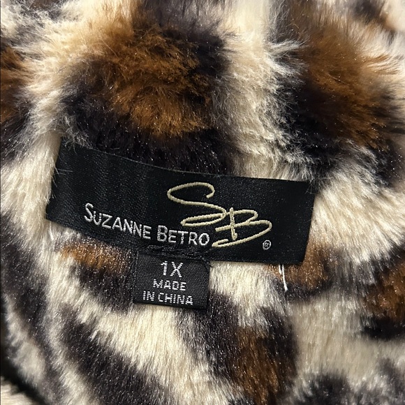 Suzanne Betro Animal Print Fleece Top - Picture 2 of 5